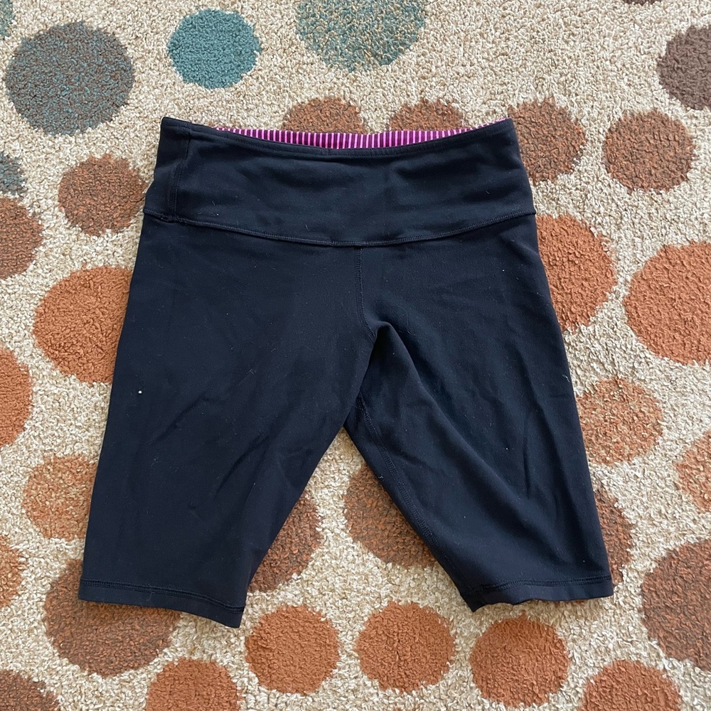 Lululemon Black and Pink Reversable Biker Shorts - Picture 4 of 5